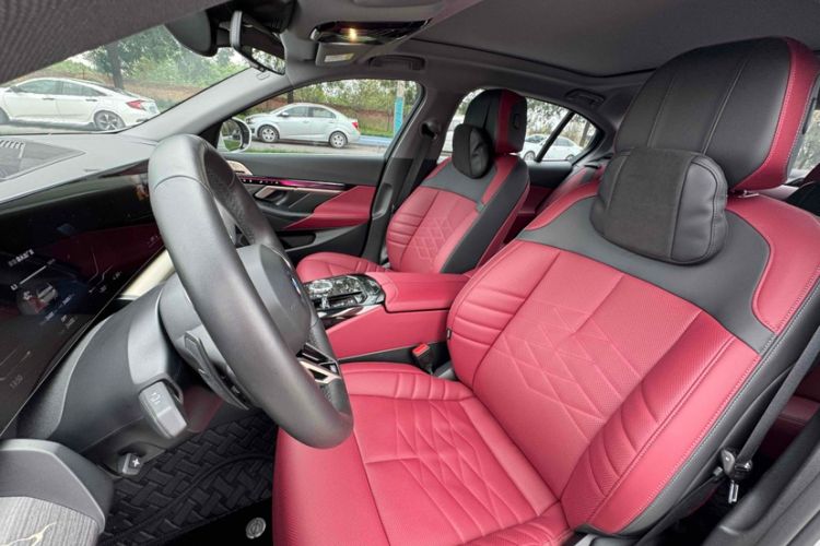 Used BMW i5 2024 eDrive 35L Luxury Model with M Sport Package Interior 4