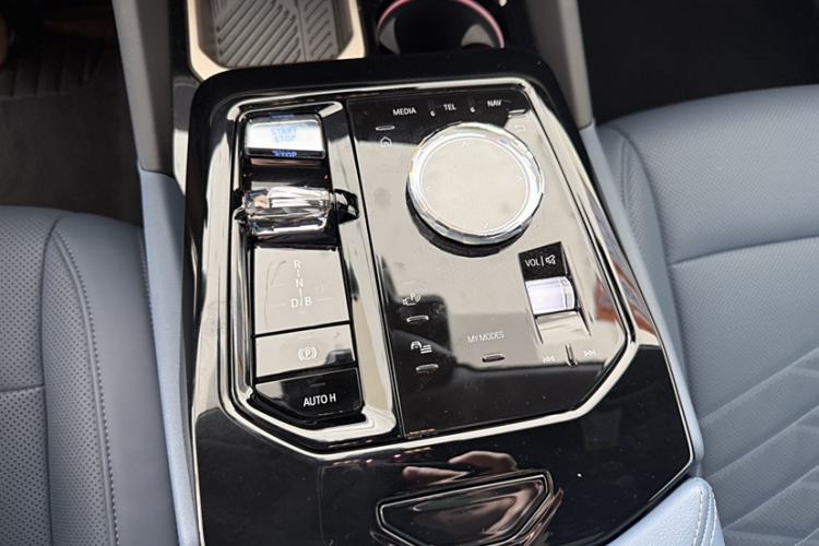 Used BMW i5 2024 eDrive 35L Luxury Model with M Sport Package Interior 4