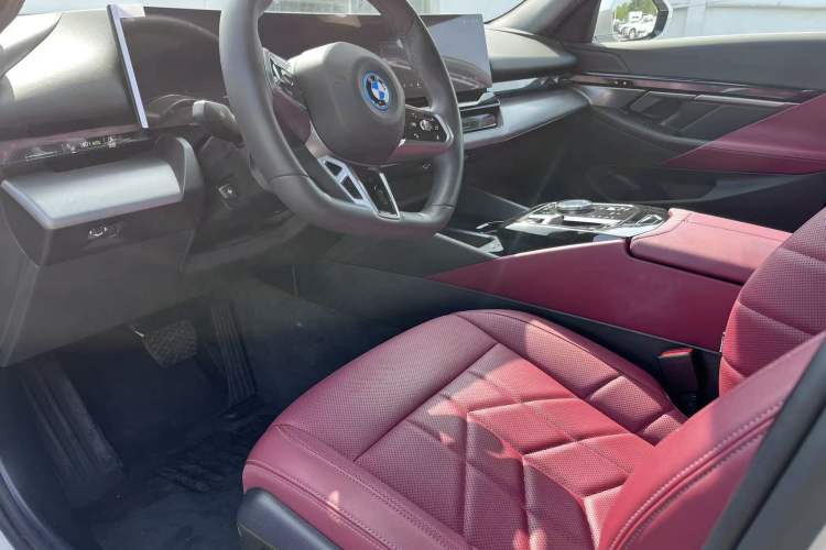 Used BMW i5 2024 eDrive 35L M Sport Package Interior 4
