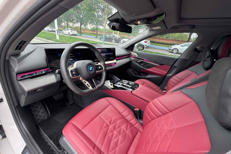 Used BMW i5 2024 eDrive 35L Luxury Model with M Sport Package Interior 5
