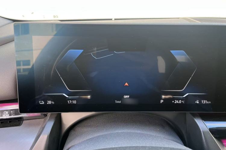 Used BMW i5 2024 eDrive 35L Luxury Model with M Sport Package Interior 6