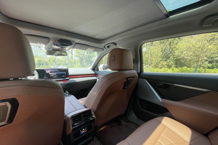 Used BMW i5 2024 eDrive 35L Luxury Package Interior 7