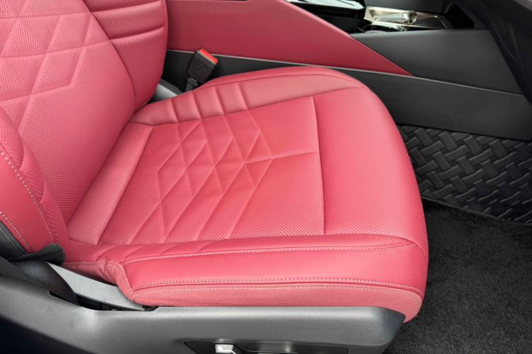 Used BMW i5 2024 eDrive 35L Luxury Model with M Sport Package Interior 8