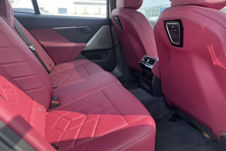 Used BMW i5 2024 eDrive 35L M Sport Package Interior 9