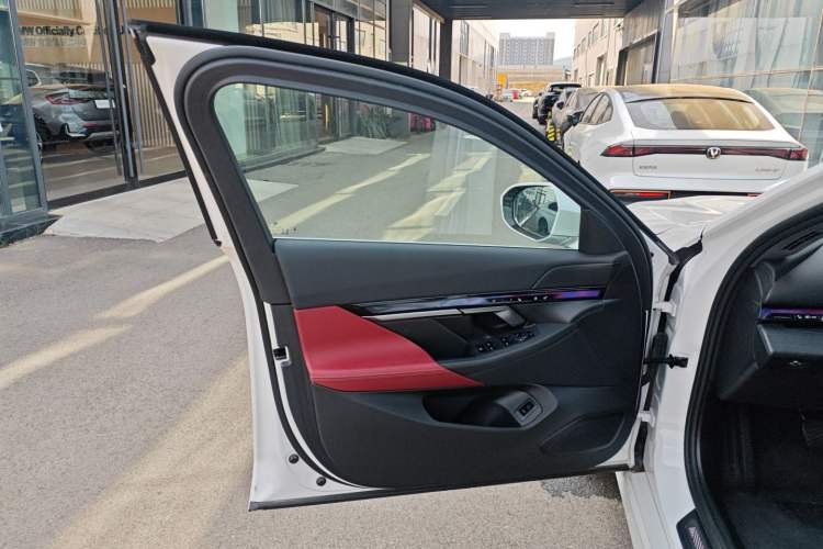 Used BMW i5 2024 eDrive 35L Luxury Package Left Front Door Interior