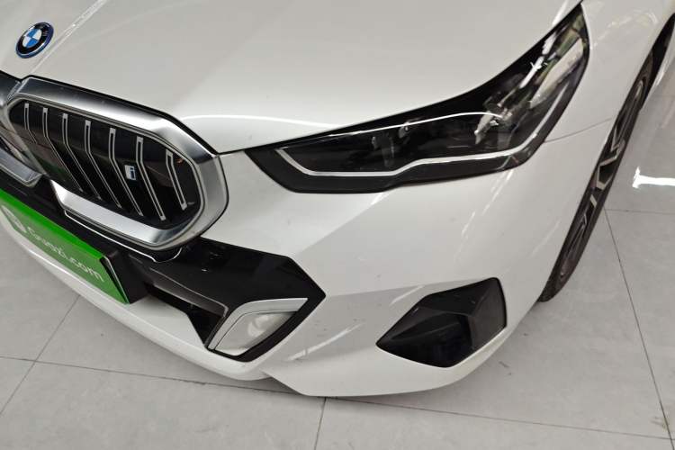 Used BMW i5 2024 eDrive 35L Luxury Model with M Sport Package Left Front Headlight