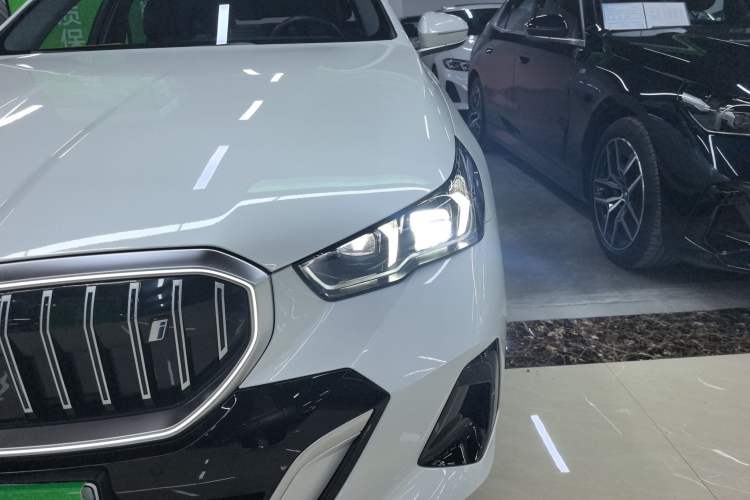 Used BMW i5 2024 eDrive 35L Luxury Model with M Sport Package Left Front Headlight