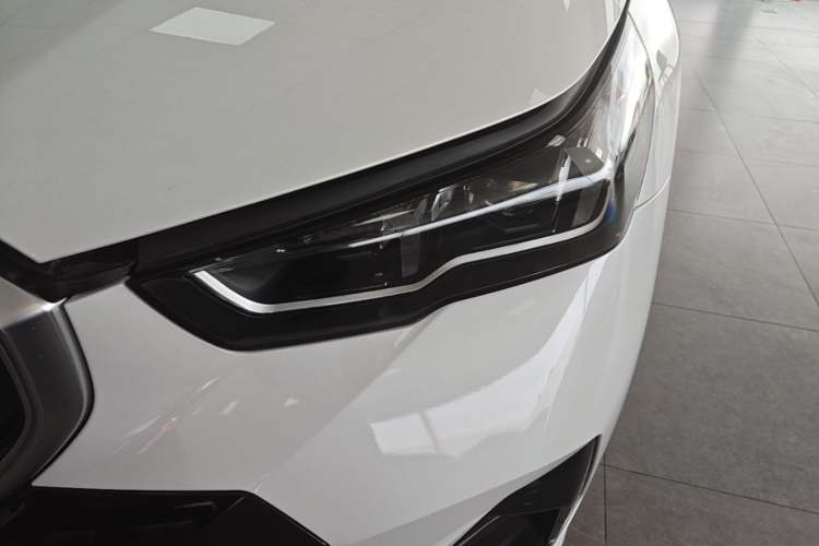 Used BMW i5 2024 eDrive 35L Luxury Model with M Sport Package Left Front Headlight