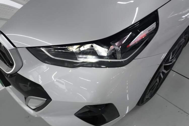 Used BMW i5 2024 eDrive 35L Luxury Model with M Sport Package Left Front Headlight