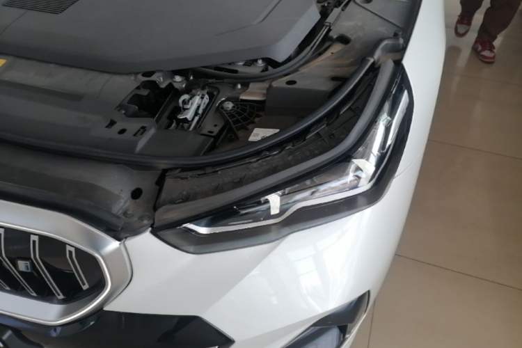 Used BMW i5 2024 eDrive 35L Luxury Model with M Sport Package Left Front Headlight