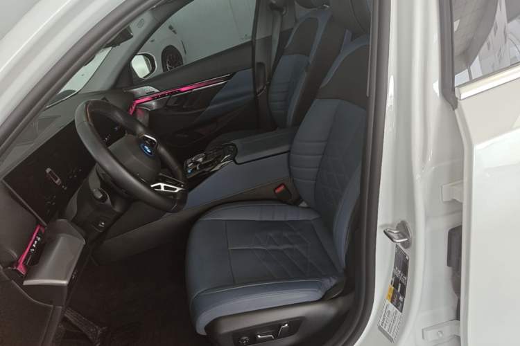 Used BMW i5 2024 eDrive 35L Luxury Model with M Sport Package Left Front Seat