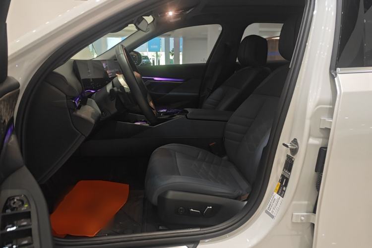 Used BMW i5 2024 eDrive 35L Luxury Model with M Sport Package Left Front Seat