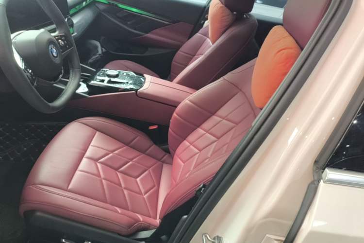 Used BMW i5 2024 eDrive 35L Luxury Package Left Front Seat