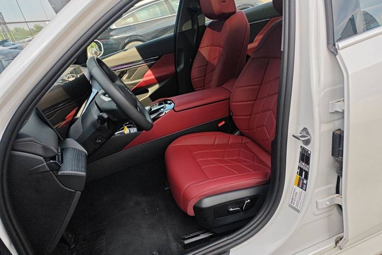 Used BMW i5 2024 eDrive 35L Luxury Package Left Front Seat
