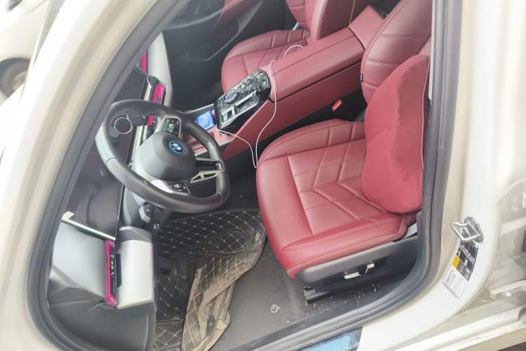 Used BMW i5 2024 eDrive 35L Luxury Model with M Sport Package Left Front Seat