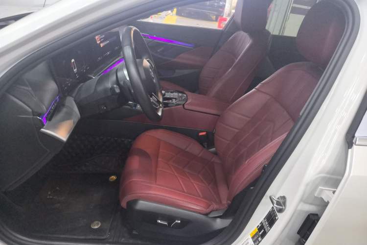 Used BMW i5 2024 eDrive 35L M Sport Package Left Front Seat