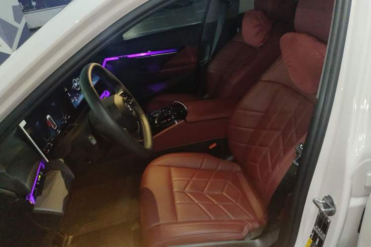 Used BMW i5 2024 eDrive 35L Luxury Package Left Front Seat