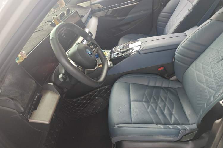 Used BMW i5 2024 eDrive 35L Luxury Package Left Front Seat