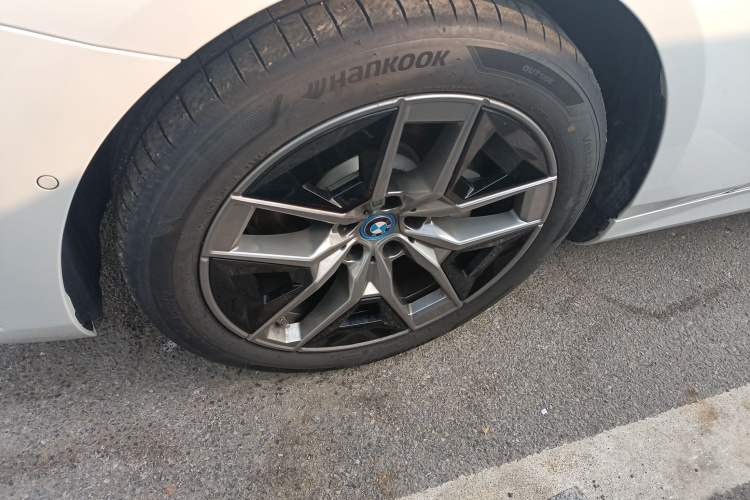 Used BMW i5 2024 eDrive 35L Prestige Luxury Package Left Front Wheel Hub