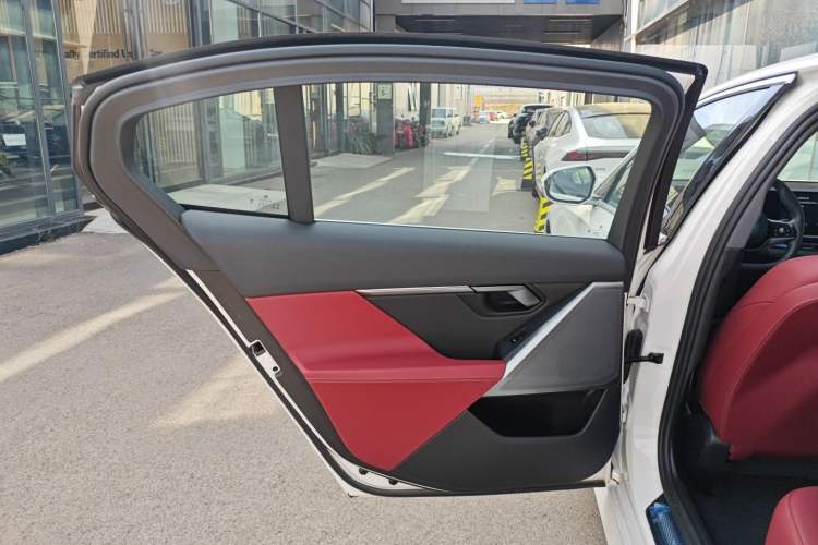 Used BMW i5 2024 eDrive 35L Luxury Package Left Rear Door Interior