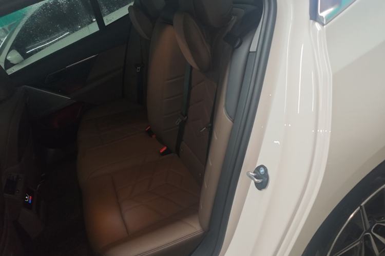 Used BMW i5 2024 eDrive 35L M Sport Package Left Rear Seat