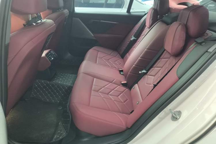 Used BMW i5 2024 eDrive 35L Luxury Package Left Rear Seat