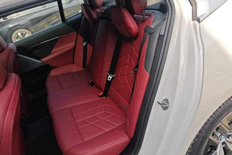 Used BMW i5 2024 eDrive 35L Luxury Package Left Rear Seat