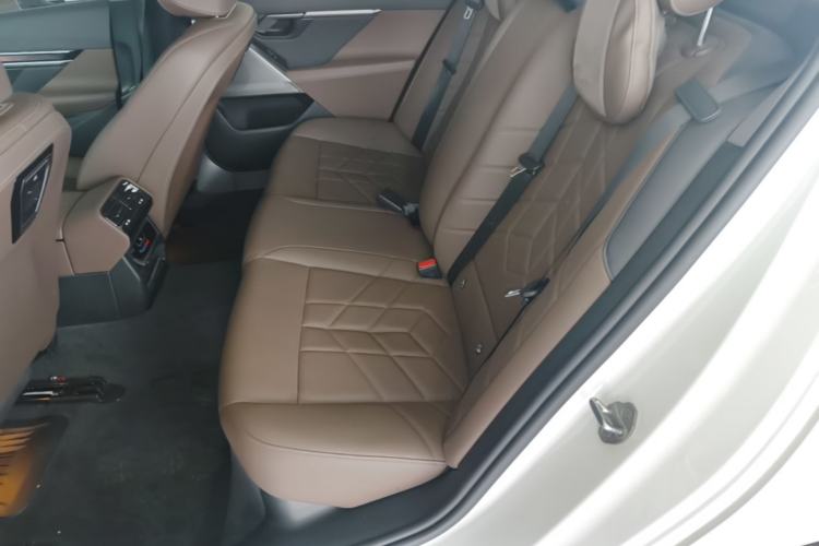 Used BMW i5 2024 eDrive 35L M Sport Package Left Rear Seat