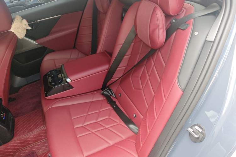 Used BMW i5 2024 eDrive 35L M Sport Package Left Rear Seat