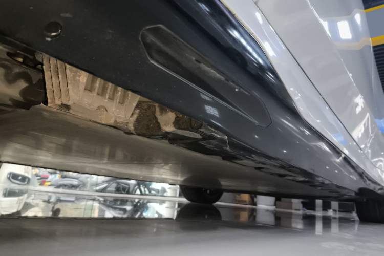 Used BMW i5 2024 eDrive 35L Luxury Model with M Sport Package Left Side Sill