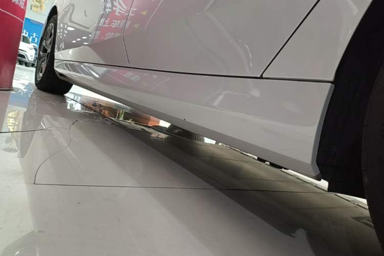 Used BMW i5 2024 eDrive 35L Luxury Package Left Side Sill