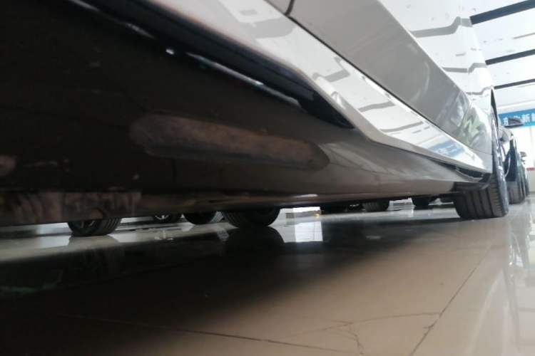 Used BMW i5 2024 eDrive 35L Luxury Model with M Sport Package Left Side Sill