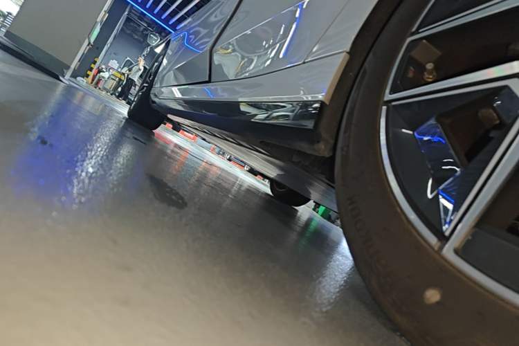 Used BMW i5 2024 eDrive 35L M Sport Package Left Side Sill