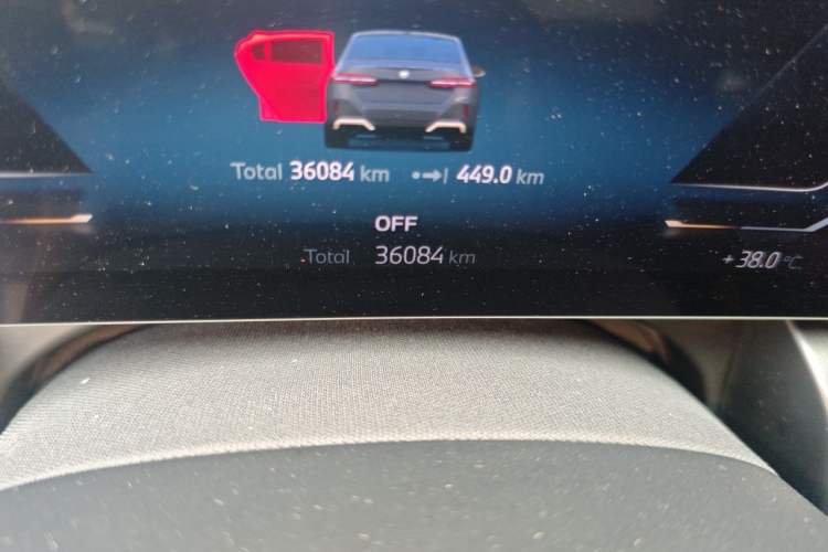 Used BMW i5 2024 eDrive 35L M Sport Package Odometer Close Up