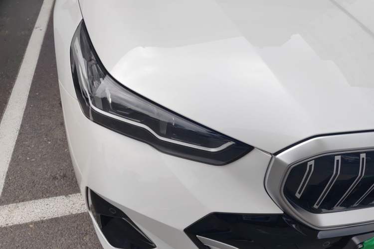 Used BMW i5 2024 eDrive 35L Luxury Model with M Sport Package Right Front Headlight