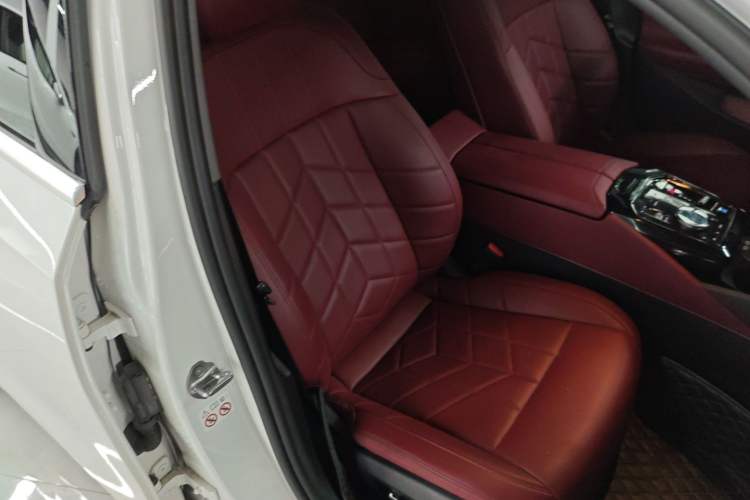 Used BMW i5 2024 eDrive 35L Luxury Model with M Sport Package Right Front Seat