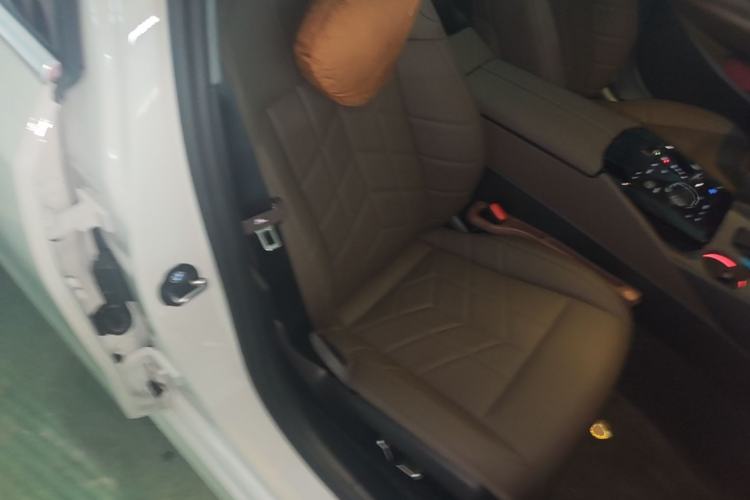 Used BMW i5 2024 eDrive 35L M Sport Package Right Front Seat