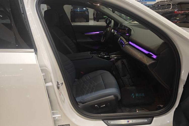 Used BMW i5 2024 eDrive 35L Luxury Model with M Sport Package Right Front Seat