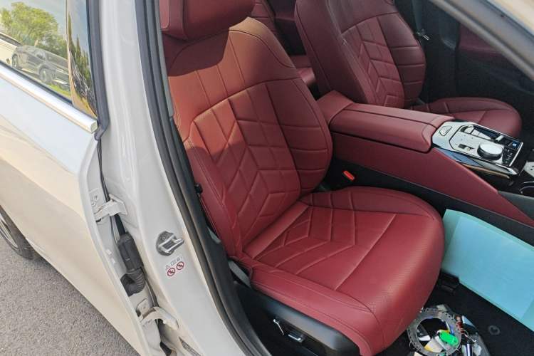 Used BMW i5 2024 eDrive 35L Luxury Package Right Front Seat