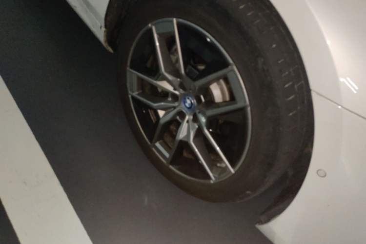 Used BMW i5 2024 eDrive 35L Luxury Package Right Front Wheel Hub