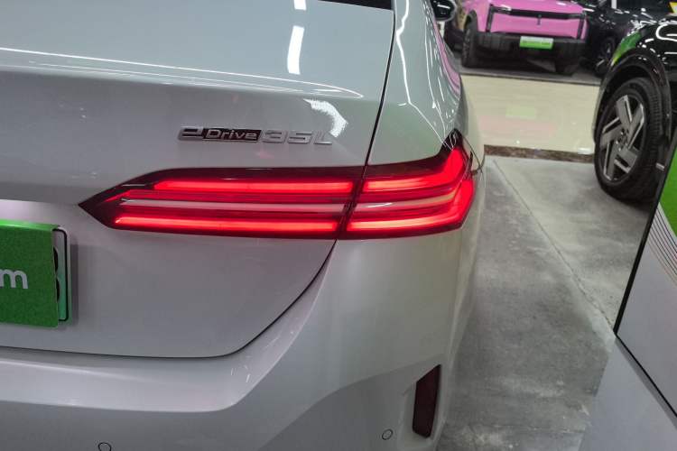 Used BMW i5 2024 eDrive 35L Luxury Model with M Sport Package Right Rear Taillight