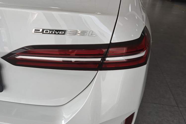 Used BMW i5 2024 eDrive 35L Luxury Model with M Sport Package Right Rear Taillight