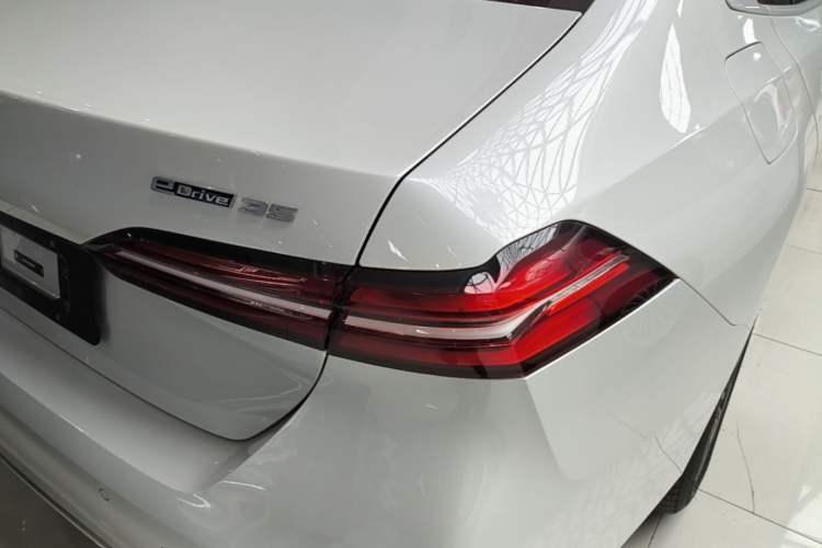 Used BMW i5 2024 eDrive 35L Luxury Package Right Rear Taillight