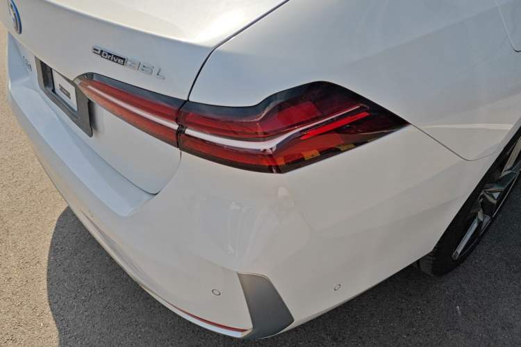 Used BMW i5 2024 eDrive 35L Luxury Package Right Rear Taillight