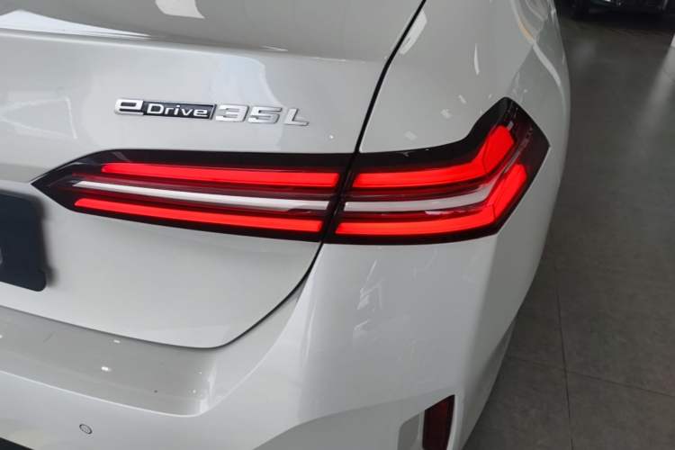 Used BMW i5 2024 eDrive 35L M Sport Package Right Rear Taillight