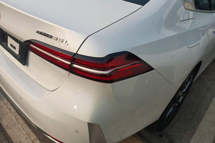 Used BMW i5 2024 eDrive 35L Prestige Luxury Package Right Rear Taillight