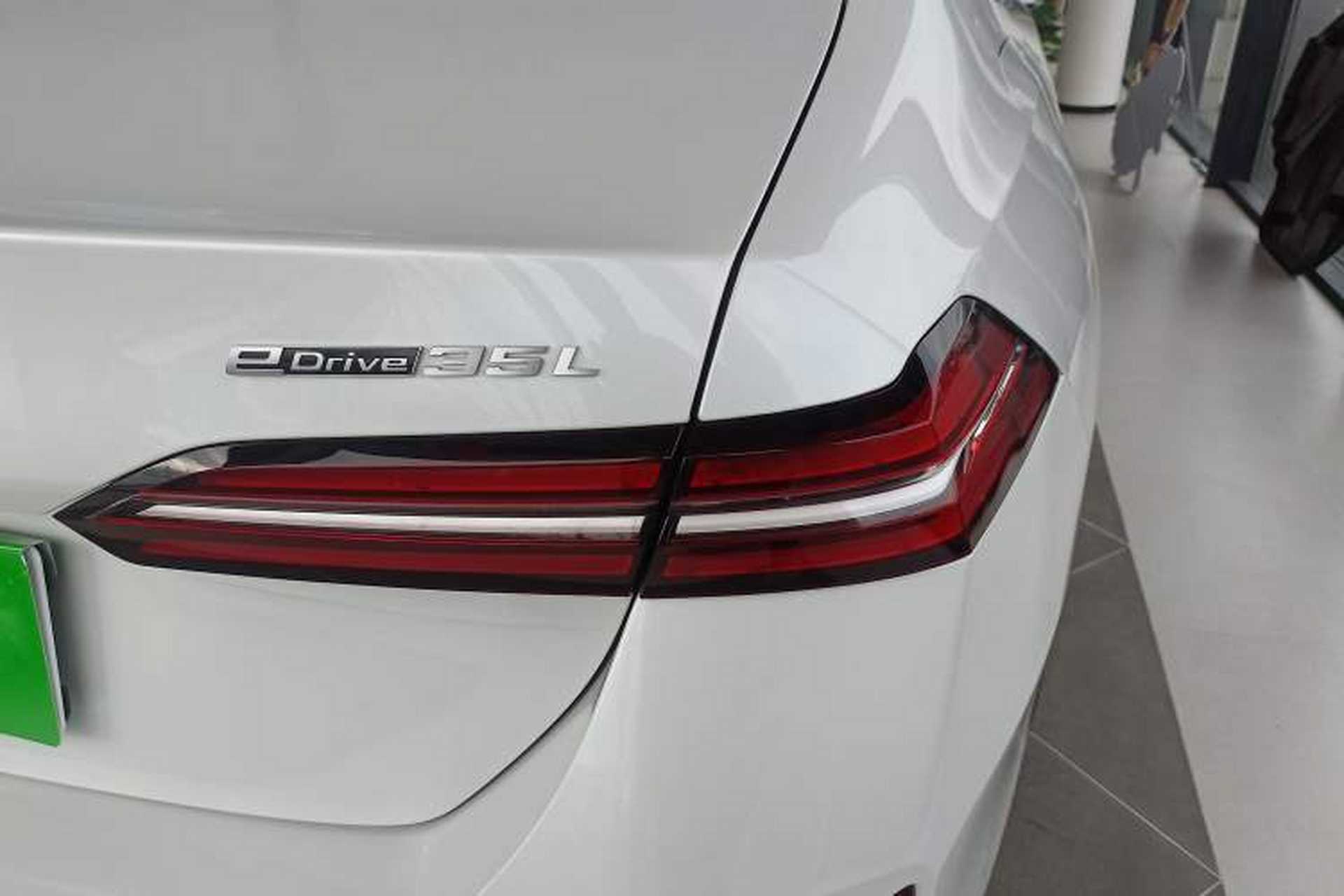 Used BMW i5 2024 eDrive 35L M Sport Package Right Rear Taillight