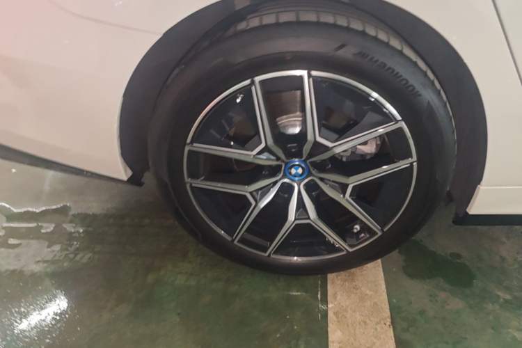 Used BMW i5 2024 eDrive 35L M Sport Package Right Rear Wheel Hub