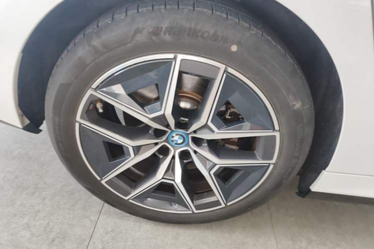 Used BMW i5 2024 eDrive 35L M Sport Package Right Rear Wheel Hub