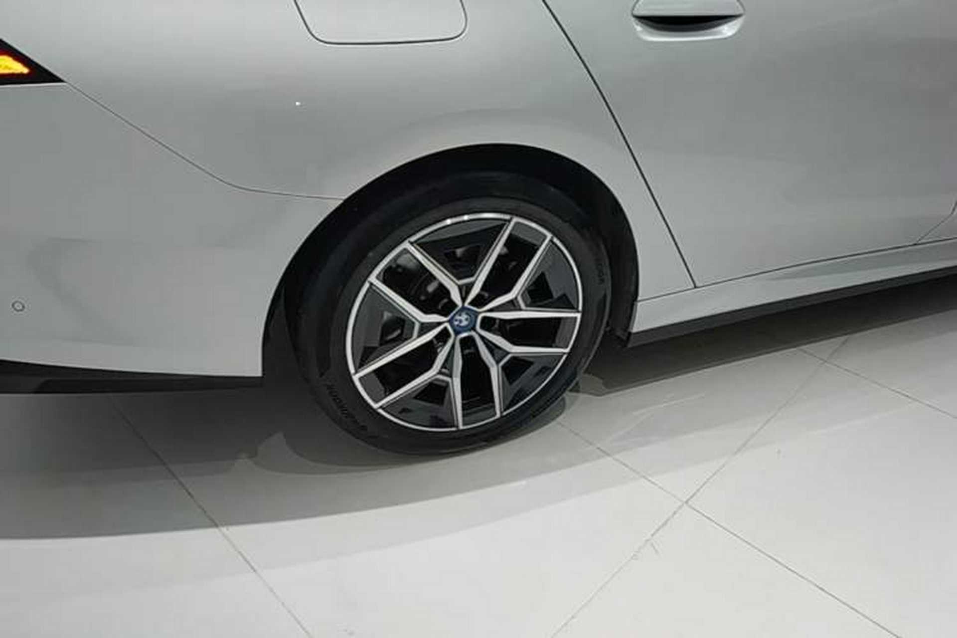 Used BMW i5 2024 eDrive 35L M Sport Package Right Rear Wheel Hub